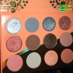 Juvias place Nubian 3 coral